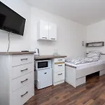 Plums Restaurant & 3*
