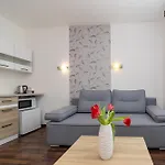 Plums Restaurant & 3*