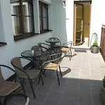 Plums Restaurant & Pension Casa de hóspedes