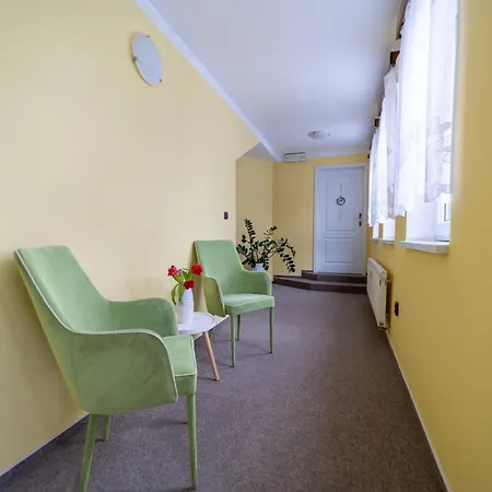 Plums Restaurant & Литомишль