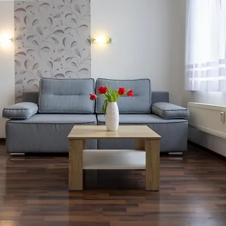 Гостевой дом Plums Restaurant & 3*