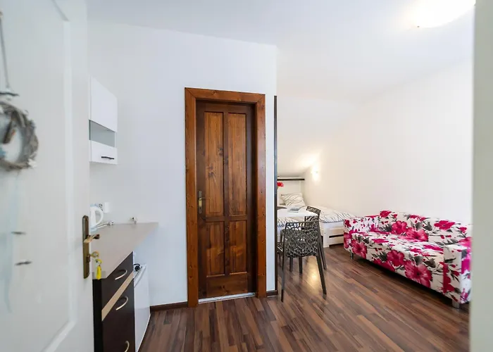 Plums Restaurant & Pension 3*