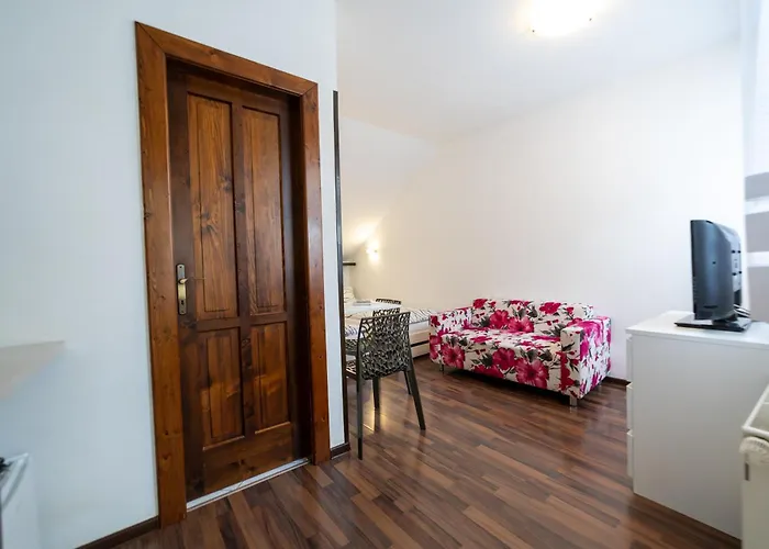 Plums Restaurant & Pension 3*