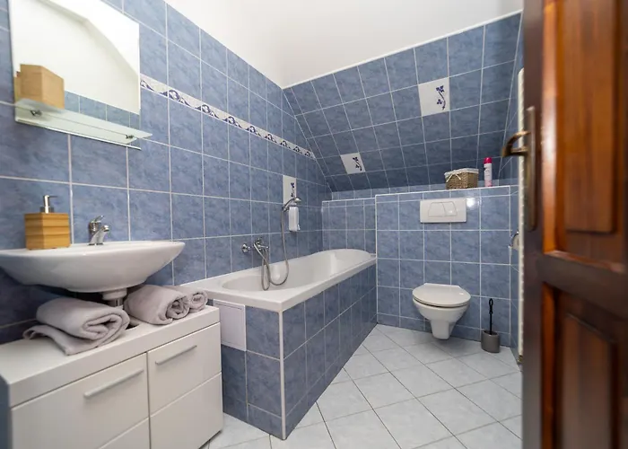 Plums Restaurant & Pension 3*